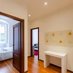 Joivy Bright 2br Flat With Parking In Centre
