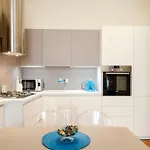 Apartment Joivy Bright 2br Flat With Parking In Centre
