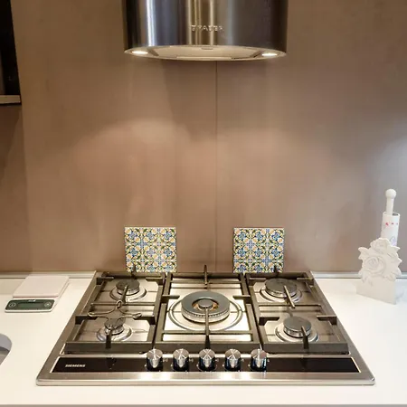 Joivy Bright 2br Flat With Parking In Centre Rapallo