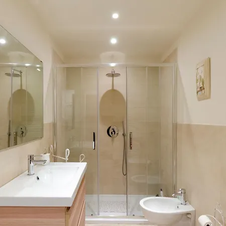 Joivy Bright 2br Flat With Parking In Centre Apartment Rapallo